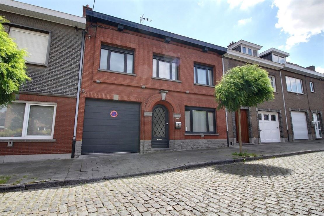 SUPERBE HABITATION DE CARACTERE AVEC GARAGE ET 4 CHAMBRES SUPERBE HABITATION DE CARACTERE AVEC GARAGE ET 4 CHAMBRES