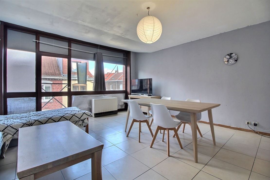 Appartement idéalement situé en plein coeur du Centre-Ville, comprenant :