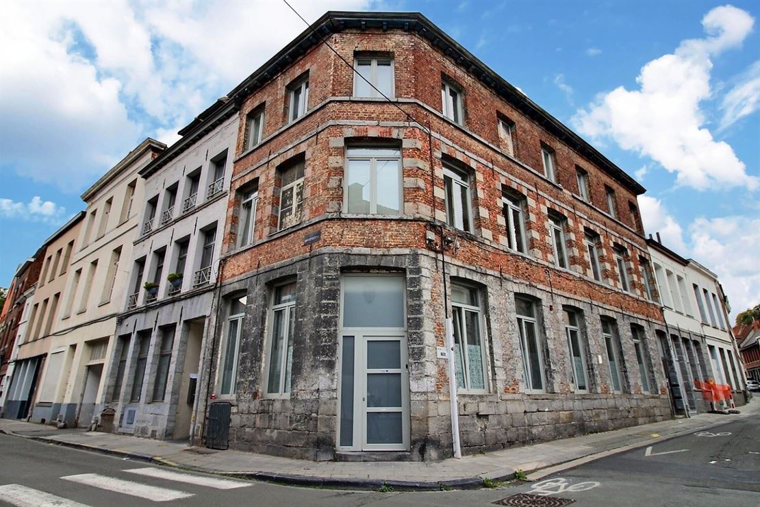 à Proximité du centre Historique de Tournai, Société Immobilière à vendre 100% des parts incluant deux bâtiments:
