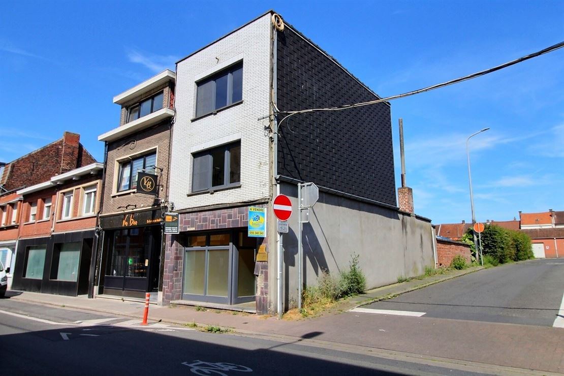 Spacieuse Maison d'habitation avec Quatre chambres et Jardin