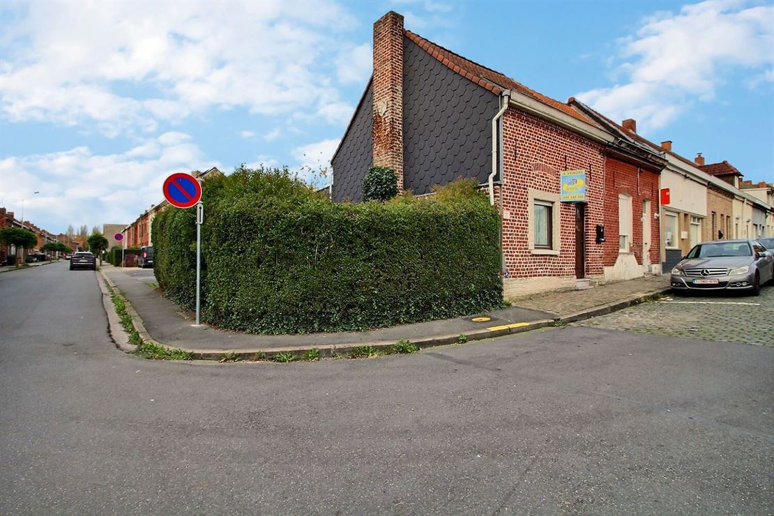 Maison d'angle avec Jardin et deux Garages