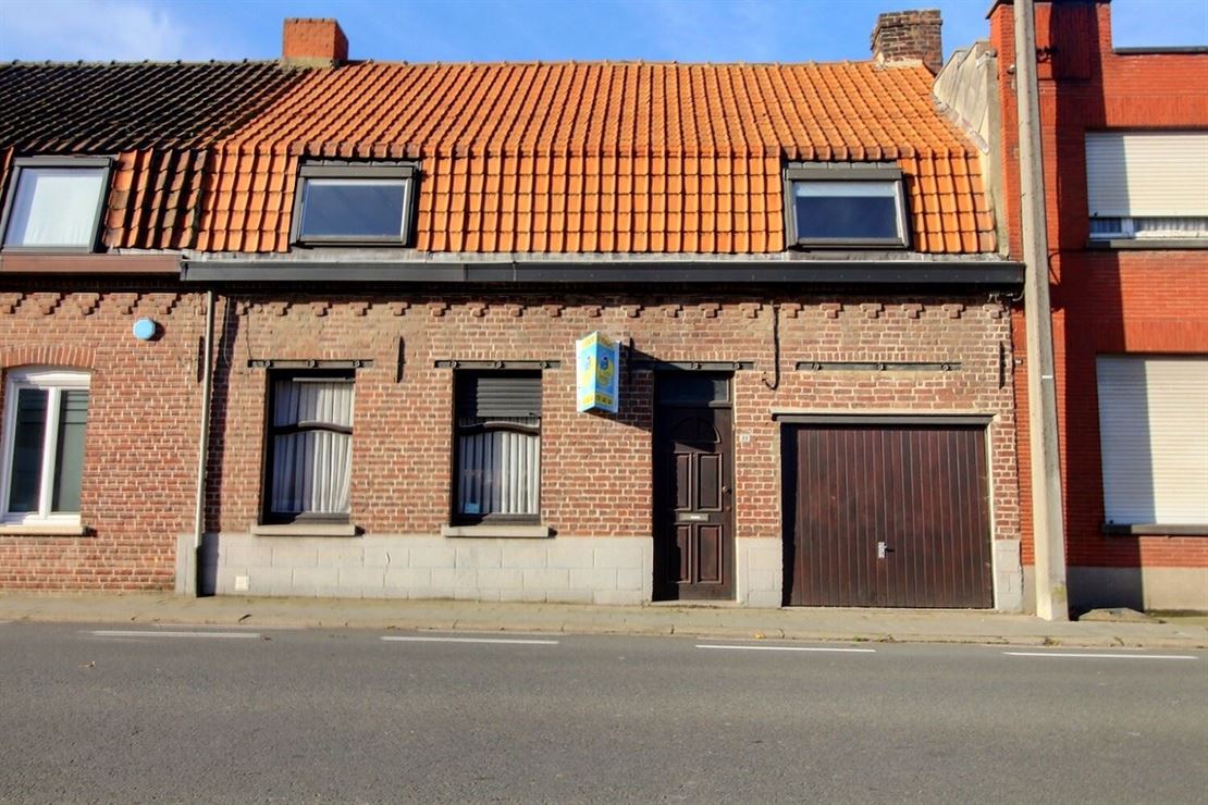 Large maison mitoyenne avec garage et jardin à Herseaux