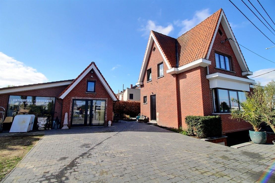 Magnifique Villa avec deux garages sur un terrain de 740 m²