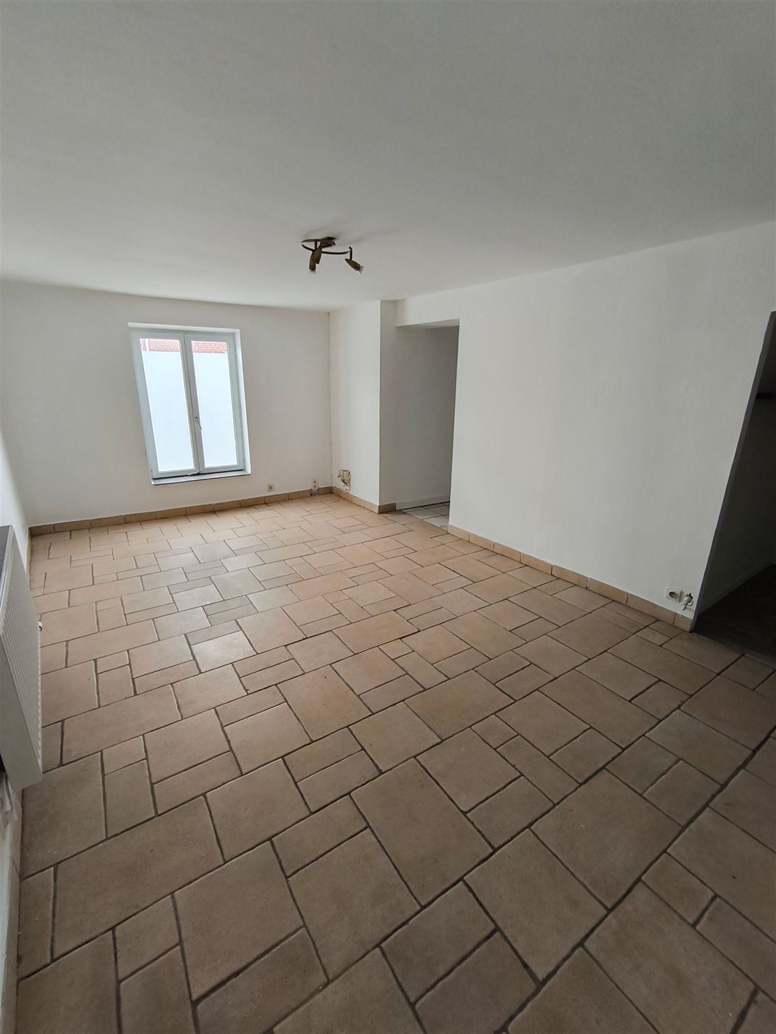 APPARTEMENT UNE CHAMBRE EN RDC SUR LE SECTEUR D'ESTAIMBOURG 