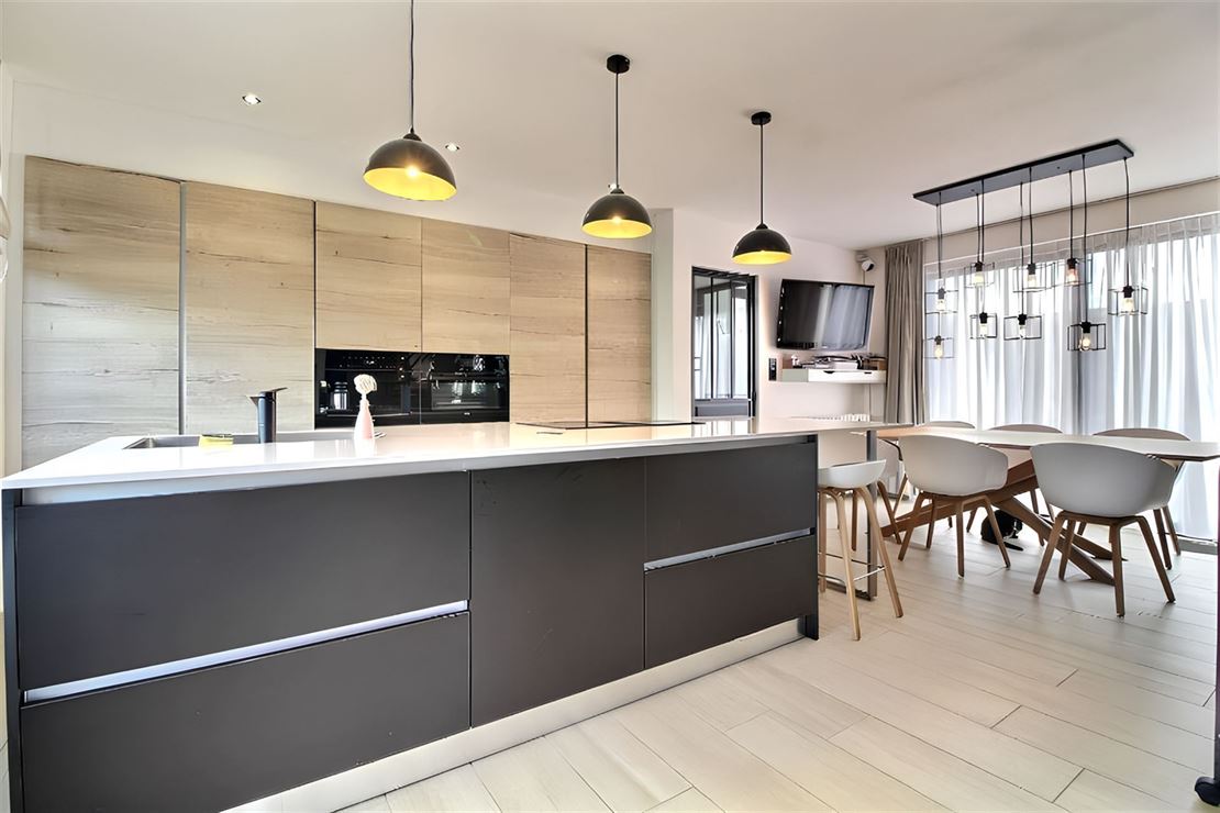 Magnifique Villa avec deux garages sur un terrain de 740 m²