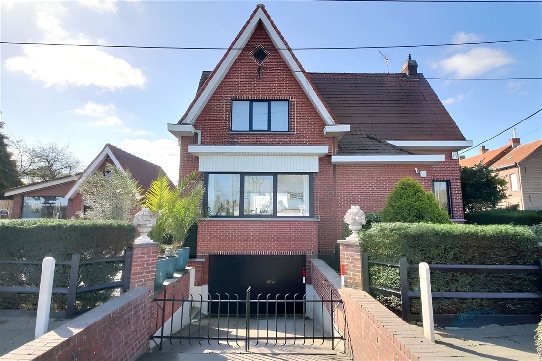 Magnifique Villa avec deux garages sur un terrain de 740 m²