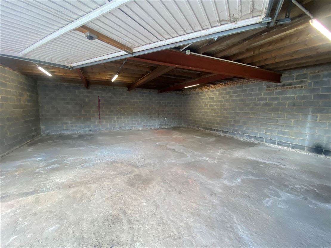 GRAND GARAGE IDEALEMENT SITUE- SECTEUR MOUSCRON 