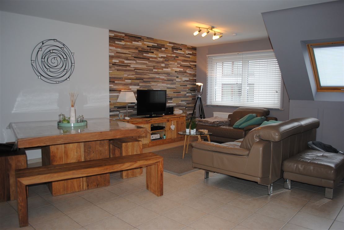 MAGNIFIQUE APPARTEMENT DEUX CHAMBRES AVEC TERRASSE AVEC ASCENSEUR