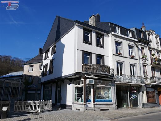 Maison de rapport comprenant 1 commerce et 1 logement 3 chambres idéalement situé face au Pouhon Pierre le Grand !