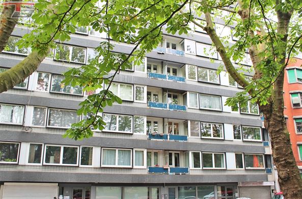 Bel appartement 2 chambres de 75 m² entièrement rénové avec terrasse et vue splendide sur Meuse situé à proximité de toutes commodités (commerces, autoroute,...).